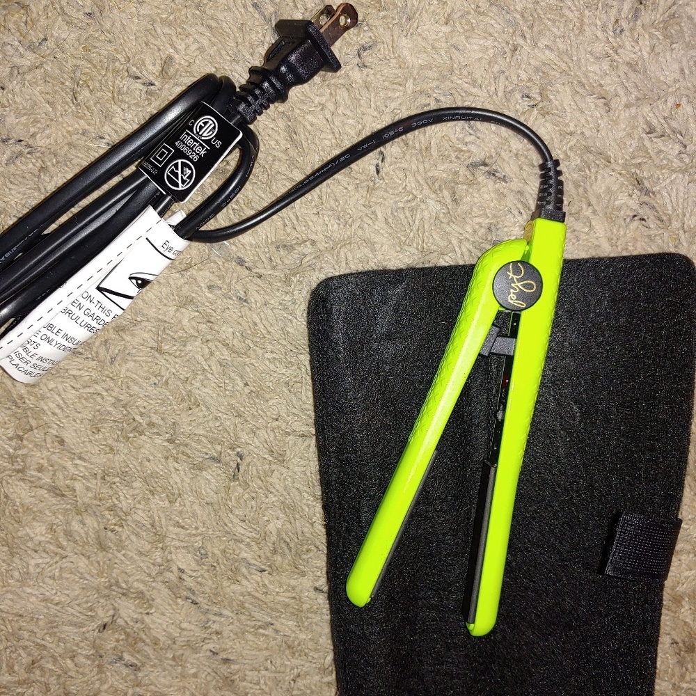Pyt mini straightener
